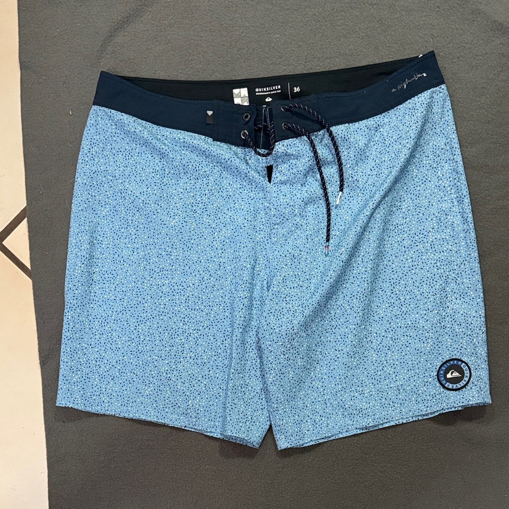Quiksilver Men's Light Blue Patterned Board Shorts